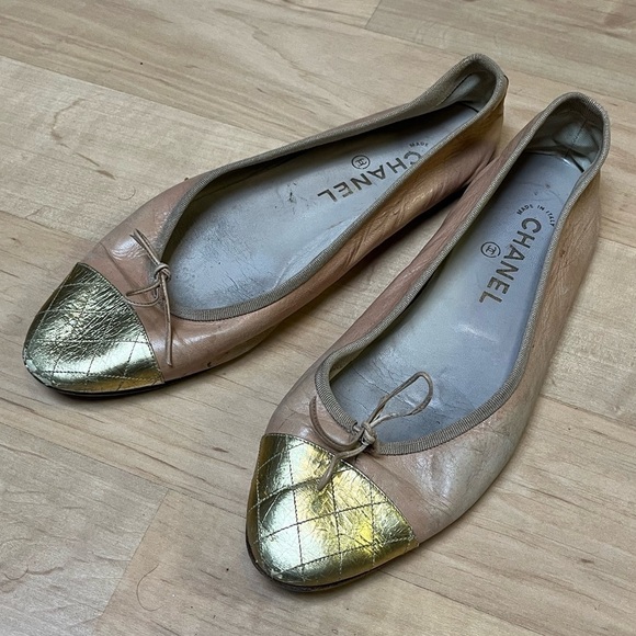 CHANEL Classic Ballet Flats in Nude quilted gold cap toe size 38 FAIR CONDITION - Picture 1 of 6